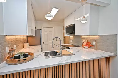 550 Canyon Oaks Dr #A, Oakland, CA 94605 - Photo 17