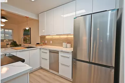 550 Canyon Oaks Dr #A, Oakland, CA 94605 - Photo 15