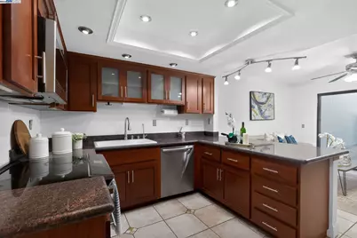 7210 Valley View Ct, Pleasanton, CA 94588 - Photo 9