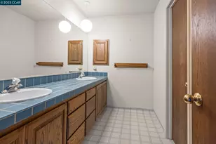 1383 Alvarado Rd, Berkeley, CA 94705 - Photo 21