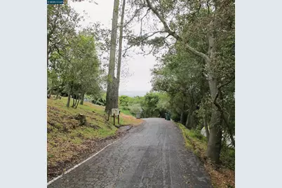 6044 Skyline Blvd, Oakland, CA 94611 - Photo 13