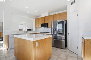 6857 Sunriver Ln, Vallejo, CA 94591 - Photo 17