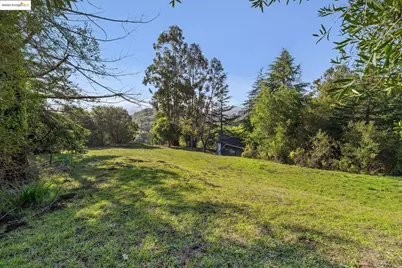 11330 Lochard St, Oakland, CA 94605 - Photo 31