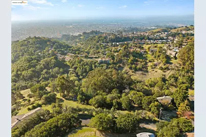 11330 Lochard St, Oakland, CA 94605 - Photo 5