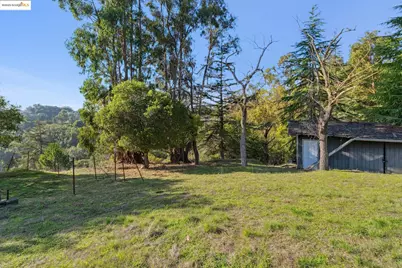 11330 Lochard St, Oakland, CA 94605 - Photo 23