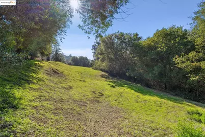 11330 Lochard St, Oakland, CA 94605 - Photo 33