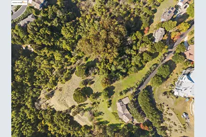 11330 Lochard St, Oakland, CA 94605 - Photo 1