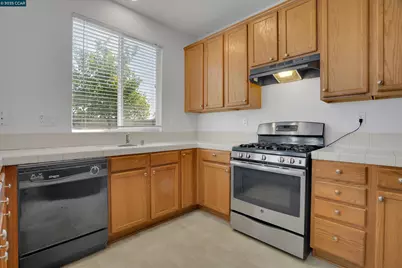 277 Kapalua Bay Cir, Pittsburg, CA 94565 - Photo 9