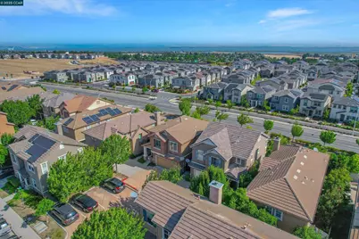 277 Kapalua Bay Cir, Pittsburg, CA 94565 - Photo 35