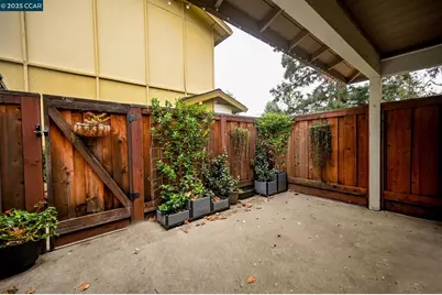 61 Fountainhead Ct, Martinez, CA 94553 - Photo 25