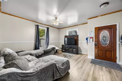 2421 Rumble Rd, Modesto, CA 95350 - Photo 5