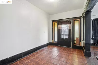1068 Aileen St, Oakland, CA 94608 - Photo 9