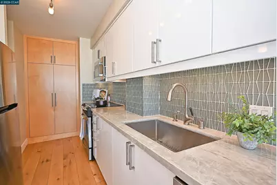 1555 Lakeside Drive #184, Oakland, CA 94612 - Photo 23