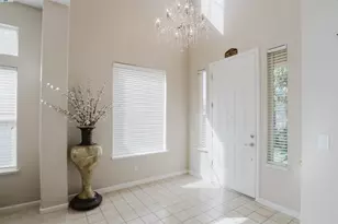 25657 Crestfield Dr, Castro Valley, CA 94552 - Photo 5