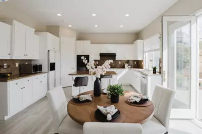 25657 Crestfield Dr, Castro Valley, CA 94552 - Photo 17