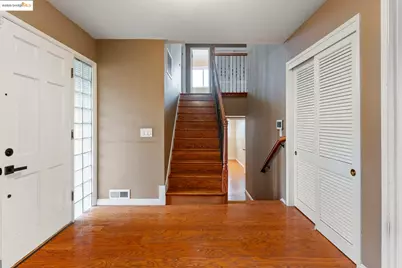 8071 Phaeton, Oakland, CA 94605 - Photo 21