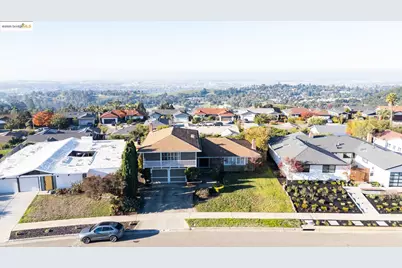 8071 Phaeton, Oakland, CA 94605 - Photo 33