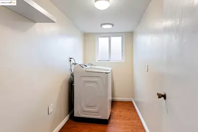 8071 Phaeton, Oakland, CA 94605 - Photo 17