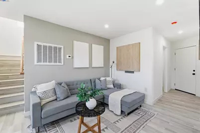 5729 Bancroft Ave, Oakland, CA 94605 - Photo 17