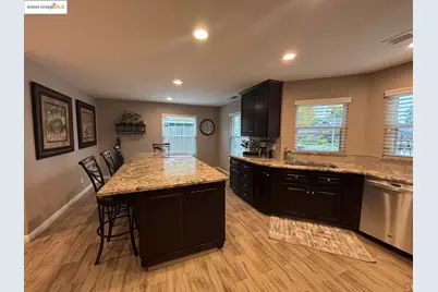 1740 Teddy St, Visalia, CA 93277 - Photo 7