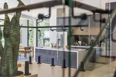 7270 Woodrow Dr, Oakland, CA 94611 - Photo 15