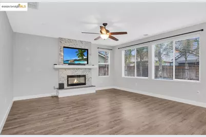8461 Pinehollow Cir, Discovery Bay, CA 94505 - Photo 5