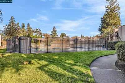 1383 Hull Ln, Martinez, CA 94553 - Photo 43