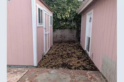 7818 Arthur St, Oakland, CA 94605 - Photo 27