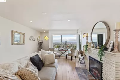 7756 Sunkist Dr, Oakland, CA 94605 - Photo 9