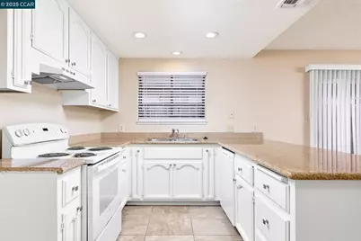 4413 76th St, Sacramento, CA 95820 - Photo 3