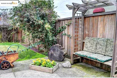 986 Kains Ave, Albany, CA 94705 - Photo 21