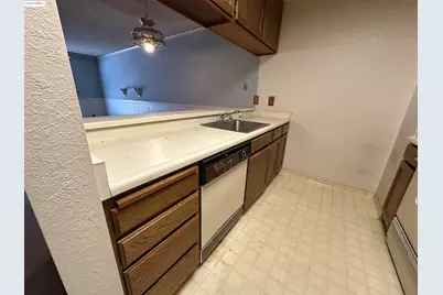 240 N Bayshore Blvd #303, San Mateo, CA 94401 - Photo 7