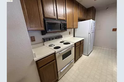 240 N Bayshore Blvd #303, San Mateo, CA 94401 - Photo 5