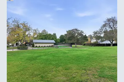 572 Old Farm Rd, Danville, CA 94526 - Photo 47
