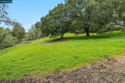 9 Charles Hill Rd, Orinda, CA 94563 - Photo 13