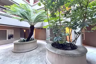 320 Caldecott Ln, Oakland, CA 94618 - Photo 27