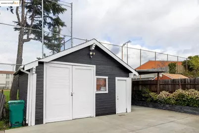 1076 61st St, Oakland, CA 94608 - Photo 43