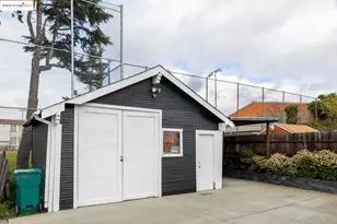 1076 61st St, Oakland, CA 94608 - Photo 43