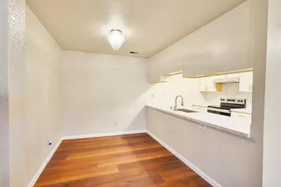 7 Town Square Pl, Oakland, CA 94603 - Photo 13