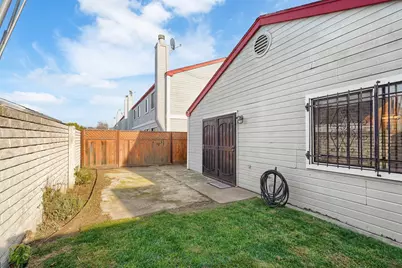 7 Town Square Pl, Oakland, CA 94603 - Photo 43