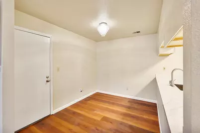 7 Town Square Pl, Oakland, CA 94603 - Photo 11