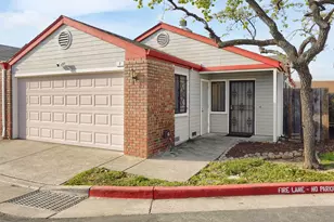 7 Town Square Pl, Oakland, CA 94603 - Photo 3