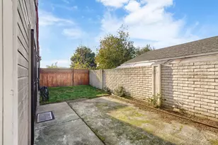 7 Town Square Pl, Oakland, CA 94603 - Photo 41