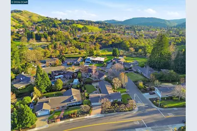 833 Crossbrook Ct, Moraga, CA 94556 - Photo 41