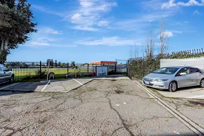 107 Catron Dr, Oakland, CA 94603 - Photo 23