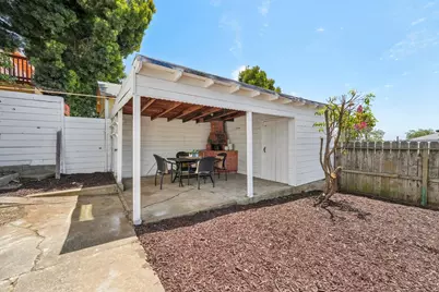 10601 Sheldon St, Oakland, CA 94605 - Photo 33