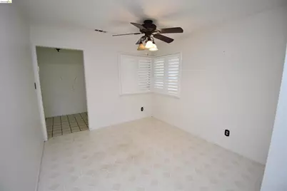 7011 Shoreham Pl, Stockton, CA 95207 - Photo 9