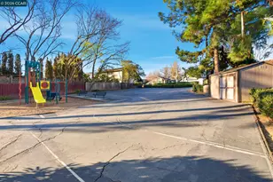 1331 Waterfall Way, Concord, CA 94521 - Photo 29