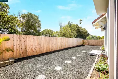 2722 Cowell Rd, Concord, CA 94518 - Photo 3