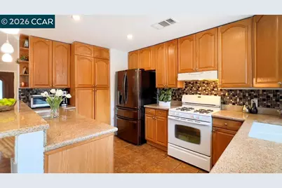 909 Santa Lucia Dr, Pleasant Hill, CA 94523 - Photo 11
